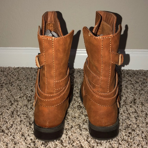 TAN BOOTS - Picture 4 of 8